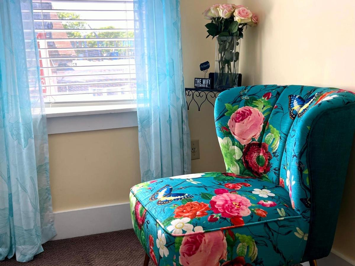 Queen Bed, Private Bath