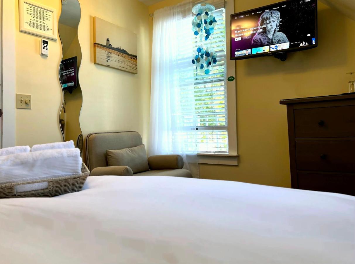 Queen Bed, Shared Bathroom