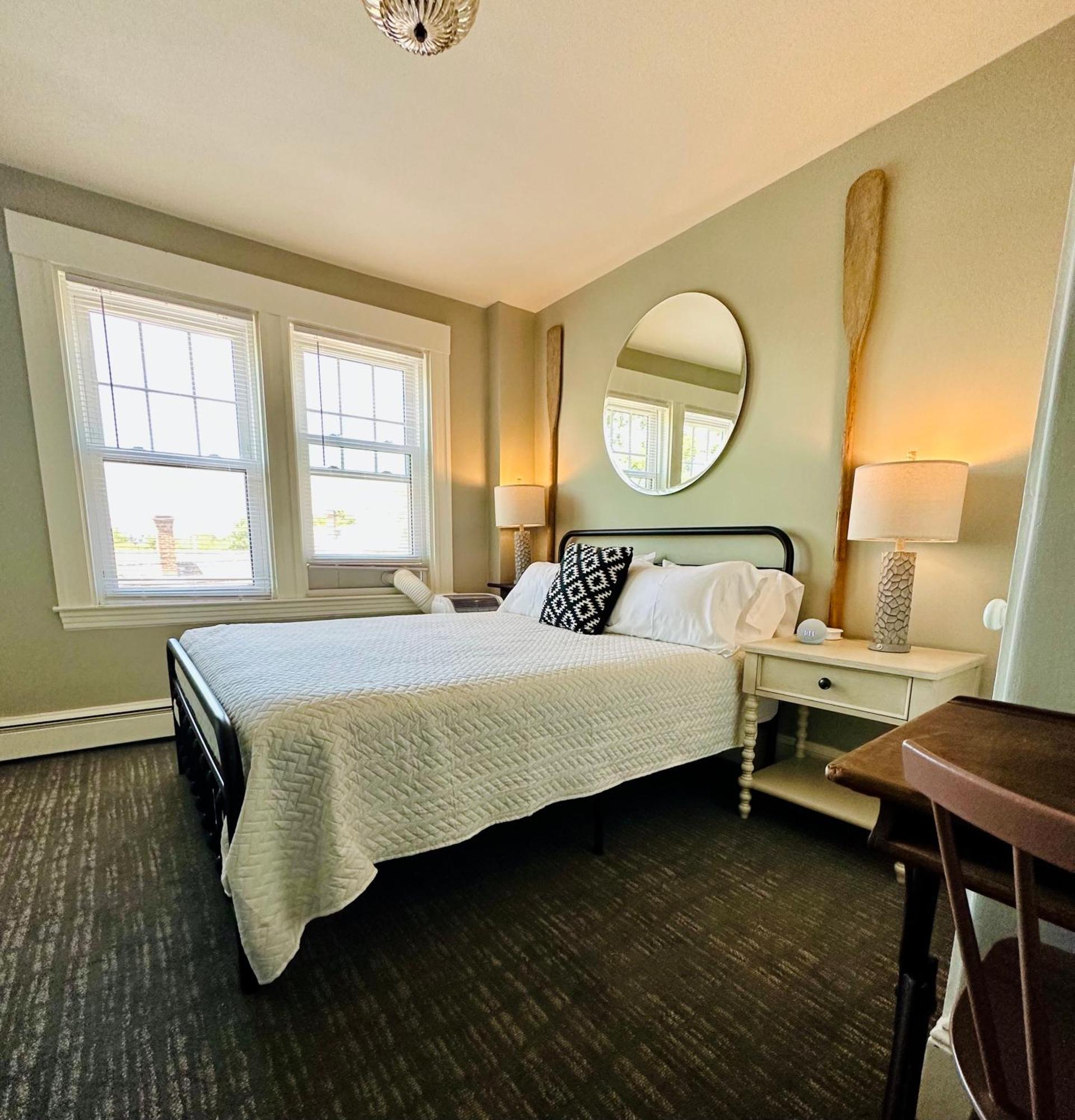 Deluxe Queen Room,1553825206:JPEG